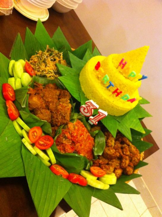 Nasi Tumpeng for Birthday (Indonesian Yellow Rice for Birthday)